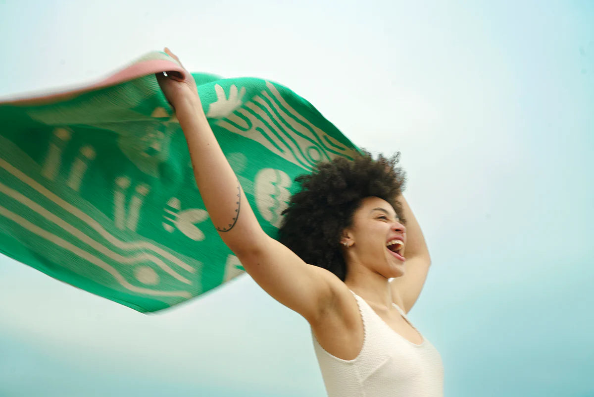 Donna Wilson | Bath Towel | The Birds and Bees